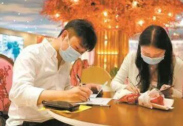 離婚房產(chǎn)證去掉一個(gè)人名字怎么辦理？