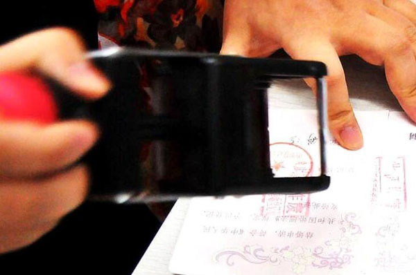 離婚房產證是誰的名字就歸誰嗎？