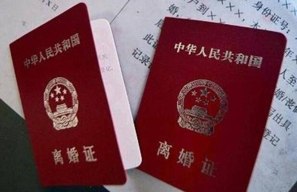 房產(chǎn)證離婚前辦理還是離婚后辦理好？