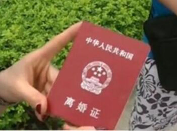 領離婚證可以委托別人領嗎？