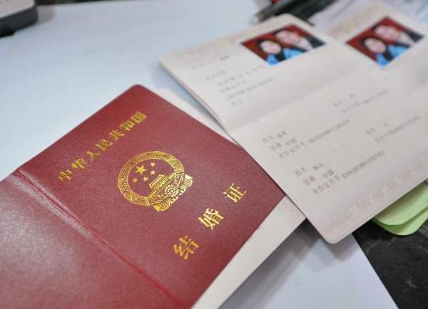 去民政局辦結(jié)婚證需要帶什么手續(xù)和證件？