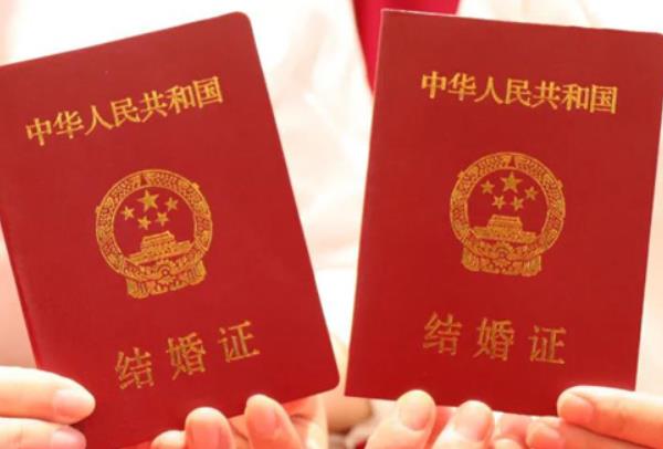 一張結婚證照片，見證幸福的證明！