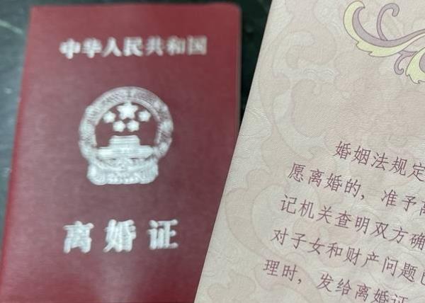 揭秘結婚證圖片背后的浪漫故事！